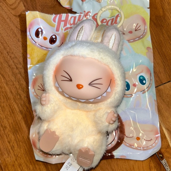 Brand New in (Open) Box Authentic Labubu Have a Seat SiSi - Picture 5 of 15